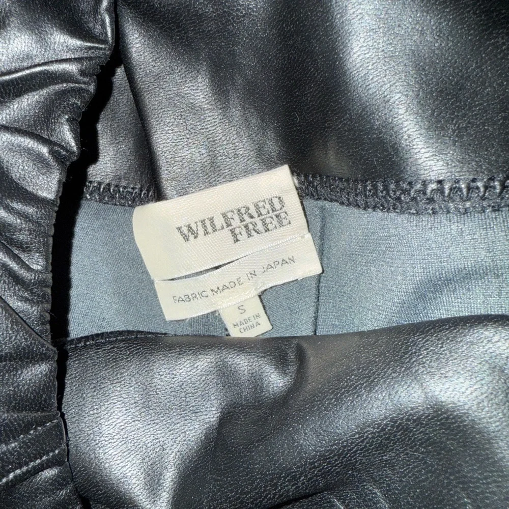Wilfred Free black faux vegan leather Daria leggings size small